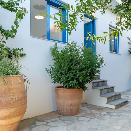 Blue Moon Apartments Makrýgialos Eksteriør bilde