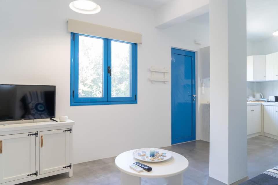Blue Moon Apartments Makrýgialos Eksteriør bilde
